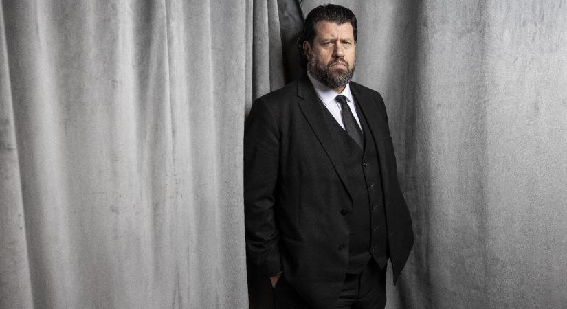 Puzsér Róbert: Orbánt bilincsben, vezetőszáron!