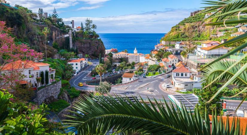 Zöld hegyek, óceán, vízesések: ez az európai hely most robban be