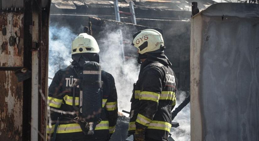 11 ember maradt fedél nélkül a mátraalji tűz után - a tűzoltók beszámoltak a részletekről