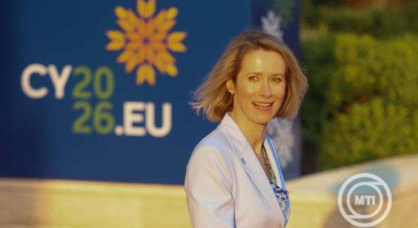 A frissen jóváhagyott hitel mielőbbi folyósítását sürgette Ukrajnának az Európai Bizottság és az Európai Tanács elnöke, valamint az ukrán államfő