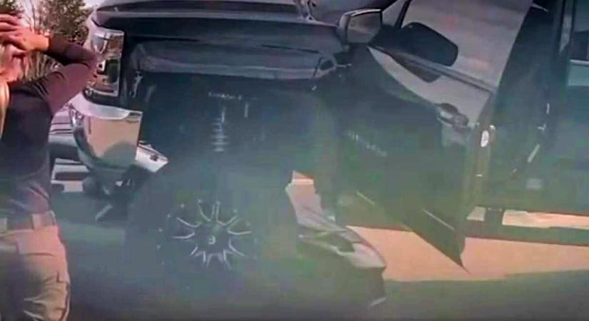 Hihetetlen baleset: Nem vették észre a lapos Lamborghinit és áthajtottak rajta