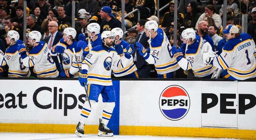 NHL: Tuch döntött Bostonban, a Hurricanes és az Avalanche a söprés kapujában