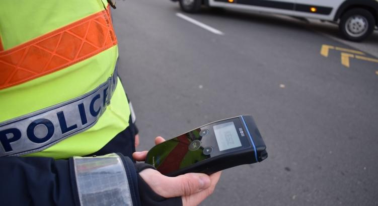 Feltűnően lassan és bizonytalanul vezetett egy férfi Debrecenben – szemet szúrt a rendőröknek