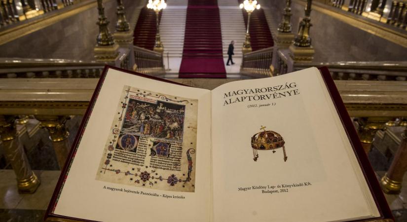 Révész Sándor: A nemzeti egységről, sokféleségről és az Alaptörvényről