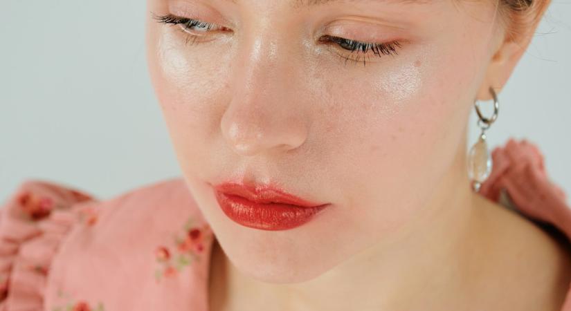 Így viseld a „no-makeup” sminktrendet 2026-ban
