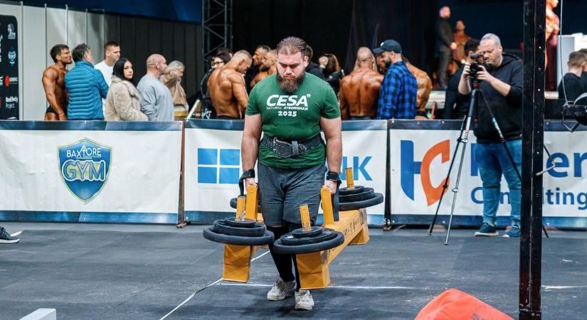 Nemzetközi sztárok Székesfehérváron, luxusautók társaságában