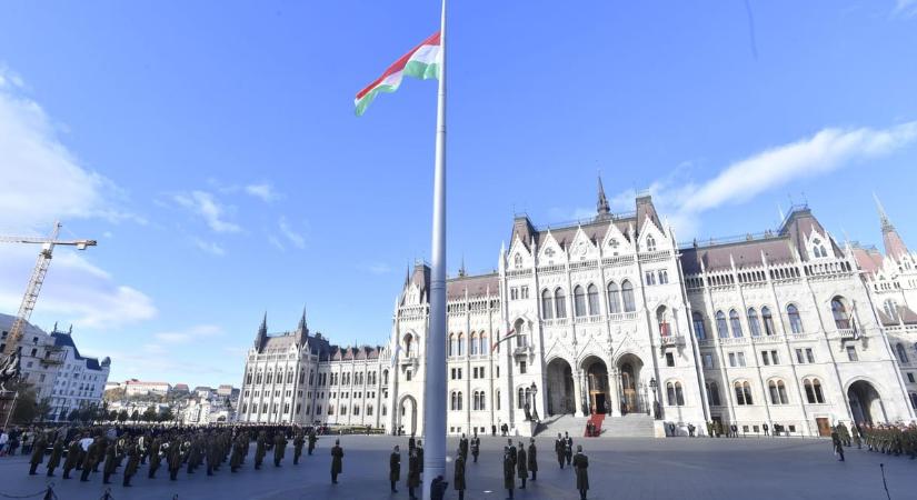 Újabb szimbolikus intézkedést jelentett be Magyar Péter