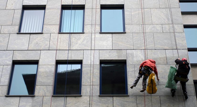 Fordult a trend: csökkent a munkanélküliség, nőtt a foglalkoztatottság