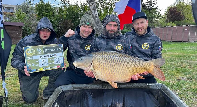 30 kiló feletti pontyot fogtak a Balatonon, rekordközeli halak az IBCC-n