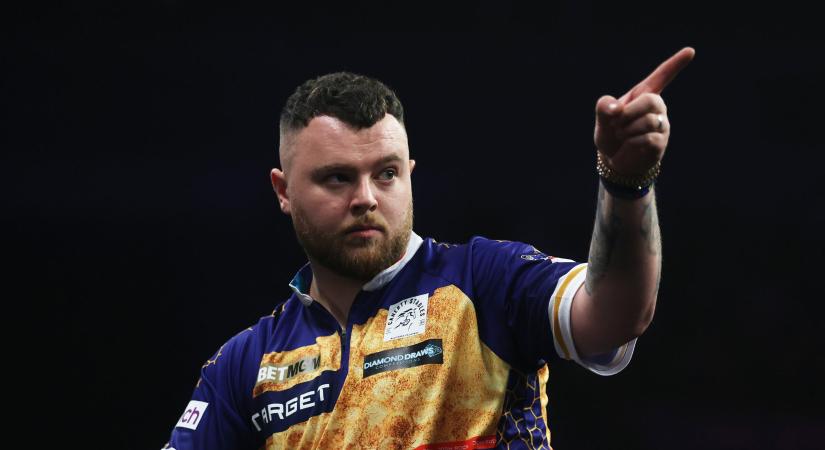 Rock hihetetlen dobása, „sima” Littler-győzelem Liverpoolban