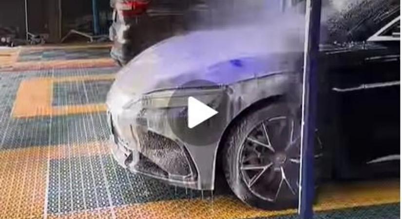 Döbbenet: ilyen az érintésmentes autómosás!