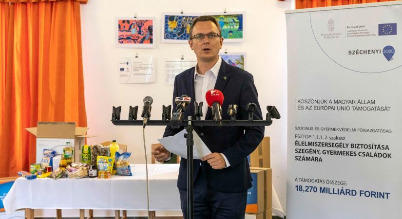 Ezzel már nem fognak kampányolni: 5,7 milliárdért kapnak élelmiszercsomagokat a rászorulók