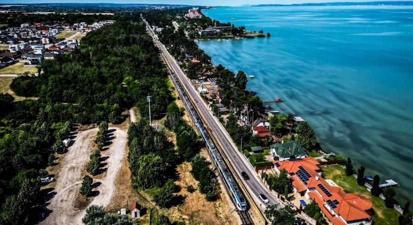 Nagy dobás a MÁV-tól: minden eddiginél korábban indul a balatoni előszezon