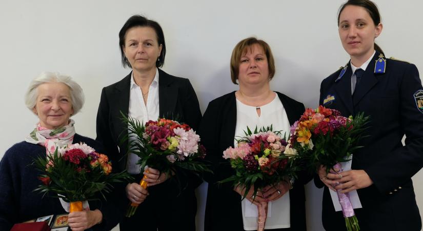 Díszpolgári címet és rendőrségi díjakat adtak át Dorogon