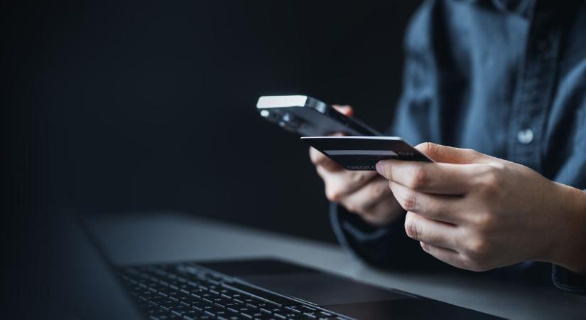 Egy éjszaka alatt 270 ezret vertek el a talált bankkártyával