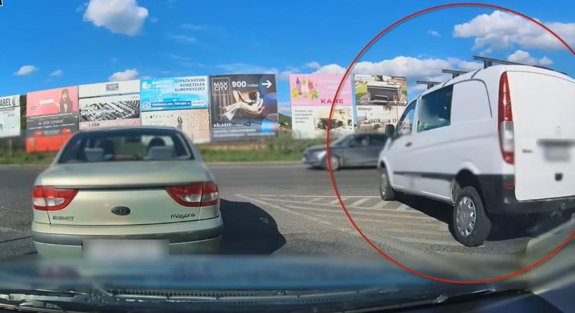 Videón a bicskanyitogató előzés az M1-esen, kész csoda, hogy ebből nem lett baleset
