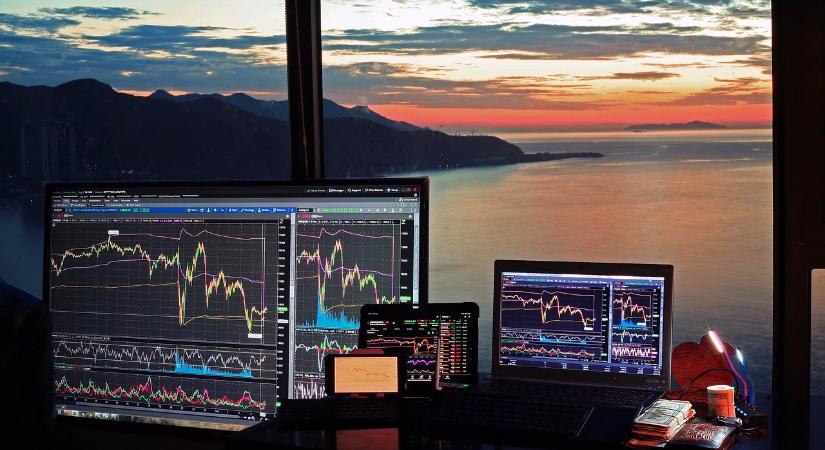 Felemás hírek mellett közel stagnált a páneurópai STOXX 600