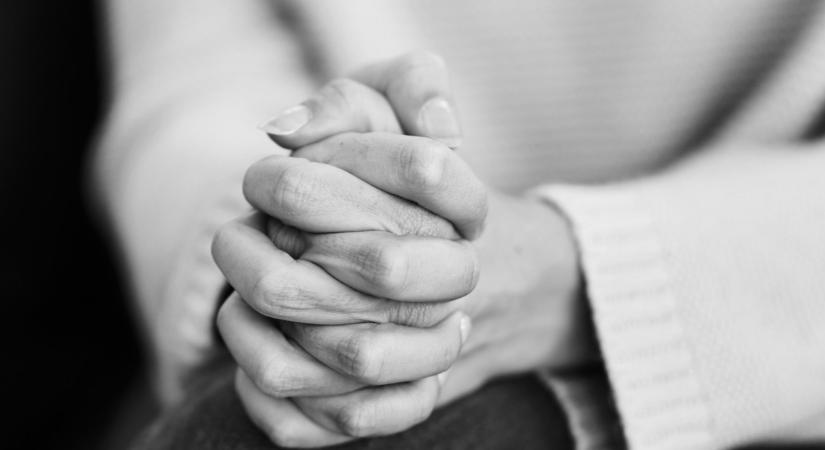 Rettenetes hír jött: 67 évesen eldobta életét a közismert tévés