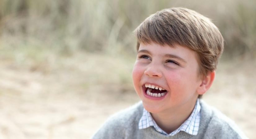 Így ünnepelte a királyi család Lajos herceg 8. születésnapját – videó