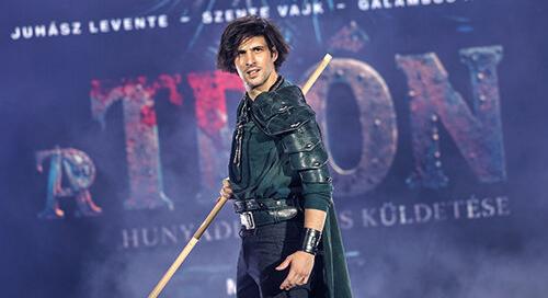 Ébredj tavasz!: itt A trón musical albuma