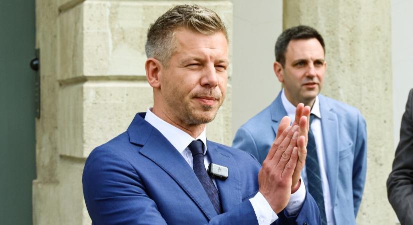 Magyar Péter megmutatta a családját: „Mivel sok kamu fotó terjed az interneten a családomról, ezért inkább kirakok egy valódit”