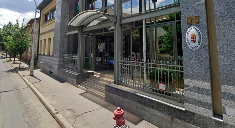 Vádat emelt az ügyészség egy férfi ellen, aki halálra verte az élettársát és lakótársukat