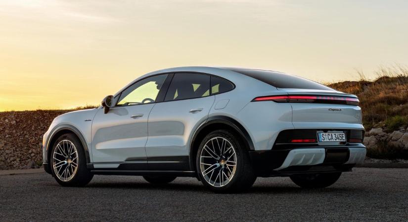 A 911-es sziluettjével megérkezett az elektromos Porsche Cayenne Coupé