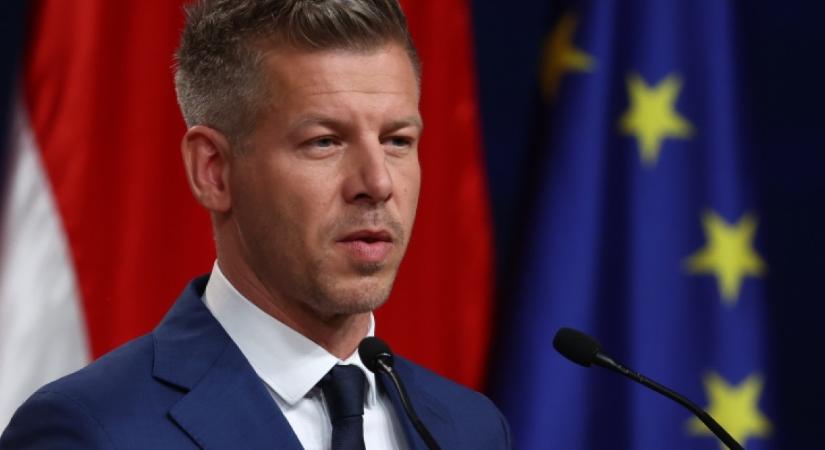 Soha nem látott családi fotót posztolt Magyar Péter: megmutatta ritkán látott szüleit és testvéreit