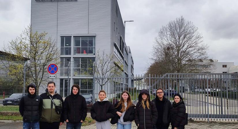 Az Audi győri gyárában jártak a Corvin diákjai