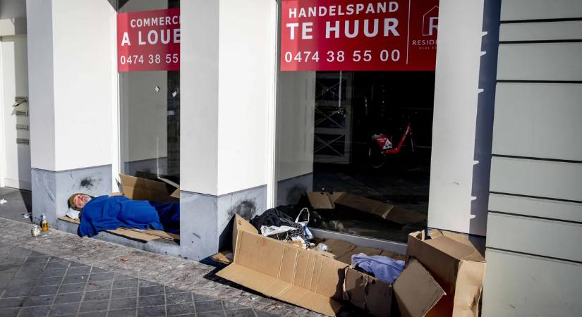 Sokkoló adatok Brüsszelből: robban a mélyszegénység, tízezrek élnek az utcán