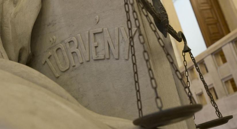 Erste-zsarolás: az ügyvéd szerint megállhatnak a bíróságon Simor András szavai