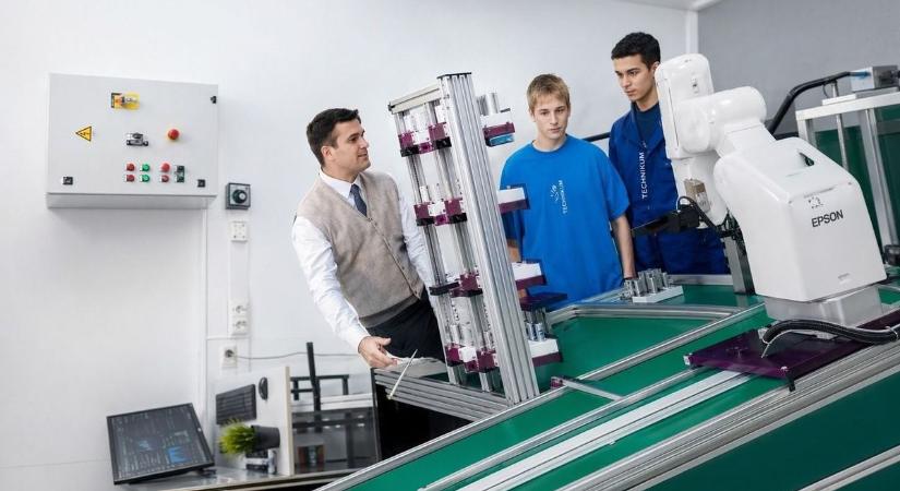 A pécsi férfi, aki megelőzte a korát – így indult a CNC-forradalom Baranyában