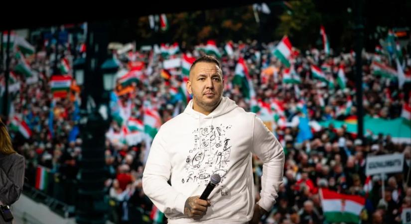 Garázdasággal vádolták meg Curtist, miután tavaly januárban felpofozott egy őt gyalázó szurkolót