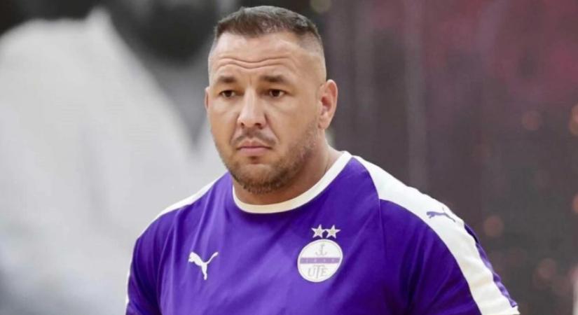 Egri emléktornán csattant a pofon - Curtis pénzbüntetésre számíthat