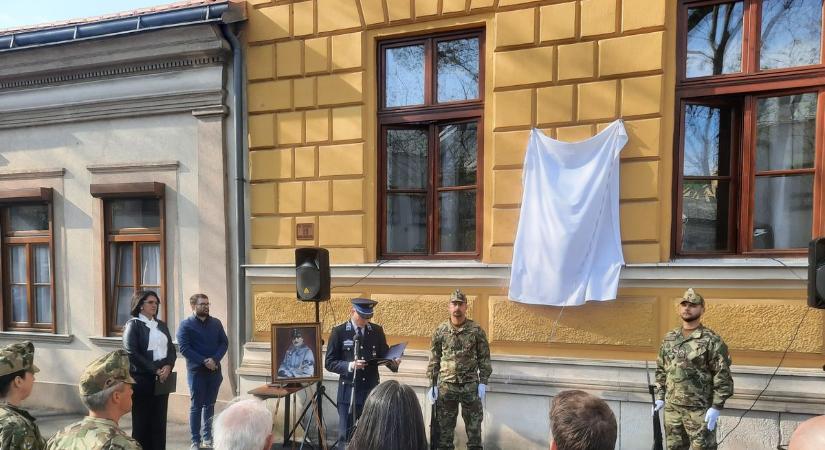 Egykori diákjára emlékeztek a Kossuth-iskolában (fotókkal)