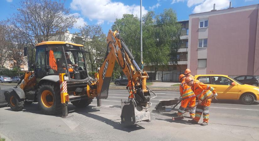 Sima ügy: burkolatfelújítás Nyíregyházán (fotókkal)