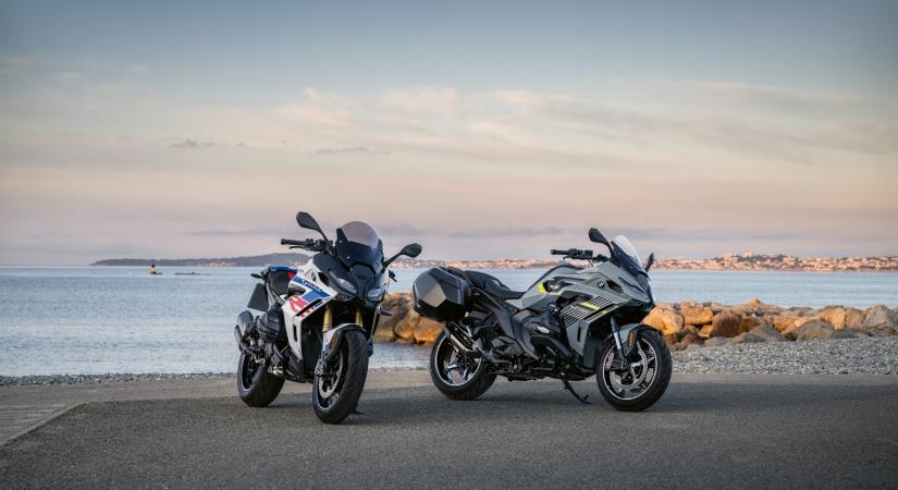 A BMW Motorrad az RS sorozatú utcai és verseny motorkerékpárok 50 éves évfordulóját ünnepli