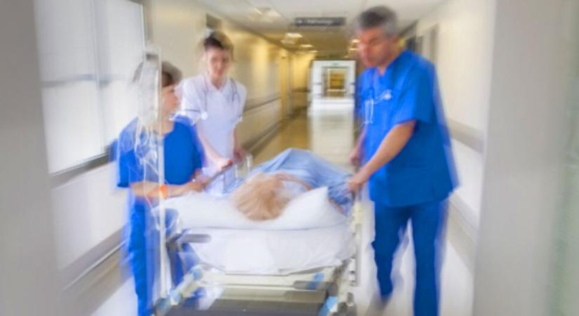 Fogműtétje közben esett kómába egy kétgyermekes apa a budapesti magánklinikán: háromszor élesztették újra, lebénult az egyik oldala