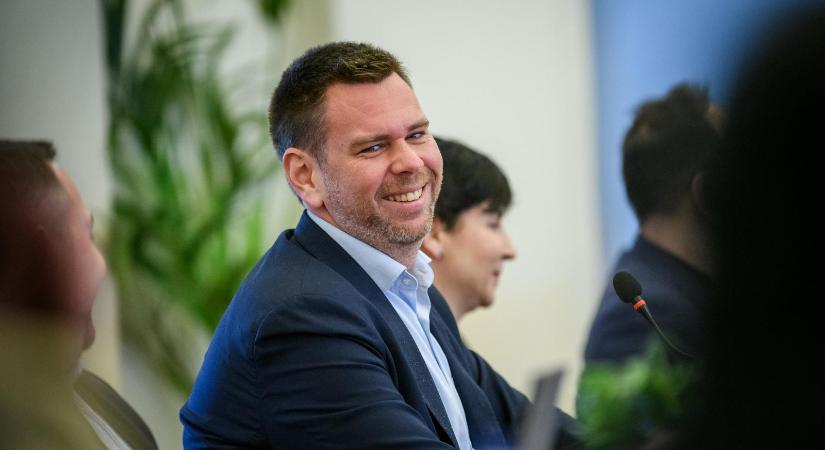 Közlekedési és beruházási miniszter lesz Vitézy Dávid