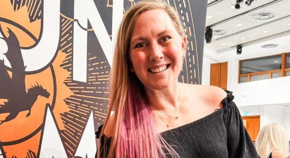 Új részt kap Rebecca Yarros sikersorozata, de nem folytatás lesz