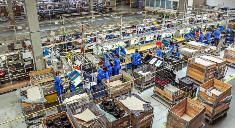 Óriási bajban az Electrolux, nem csak a magyarországi gyár került bajba, hatalmas leépítést jelentettek be - szakad az árfolyam