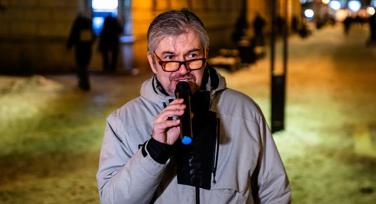 Lezárták a nyomozást Hadházy Ákos kiszúrt autókerekei ügyében, a volt képviselő meglepő rendőrségi indoklásról ír