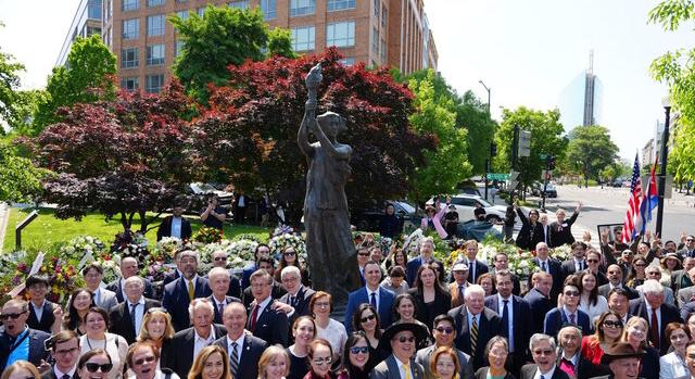 Megkoszorúzták Washingtonban a Kommunizmus Áldozatainak Emlékművét