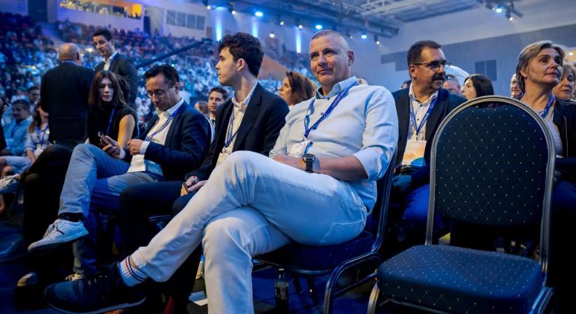 Nem emelnek vádat Ruszin-Szendi Romulusz ellen az újságíró meglökése miatt