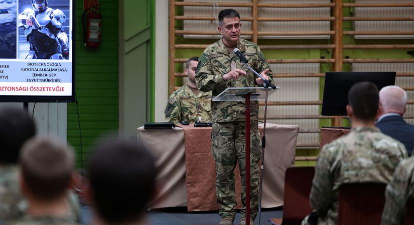 Nem mindennapi látogatás Halason: a honvédség vezetője találkozott a fiatalokkal – fotók