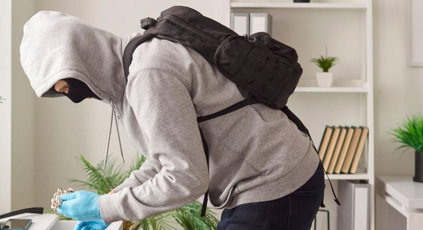 Válogatott vízilabda-mezeket is lopott a dunaújvárosi sorozattolvaj