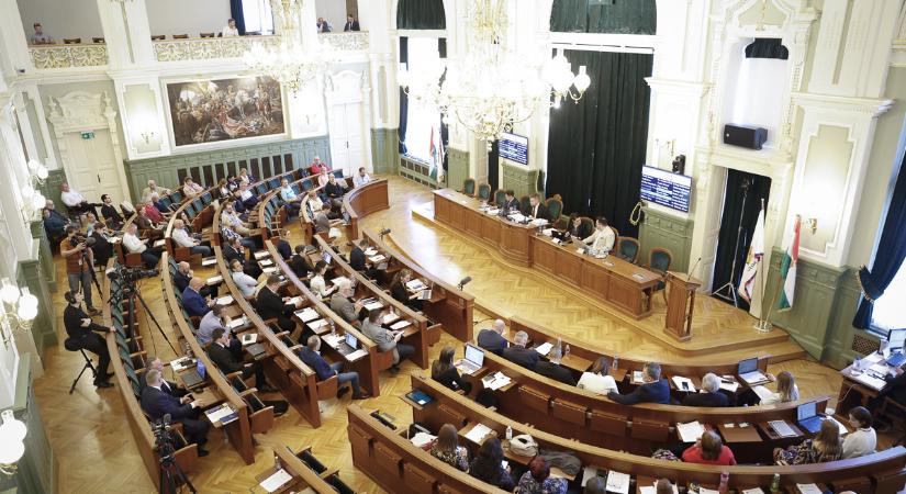 Most sem oszlatta fel magát a győri közgyűlés