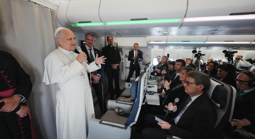 XIV. Leó: Megosztaná az egyházat, ha tovább mennének az azonos nemű párok megáldásának lehetőségénél