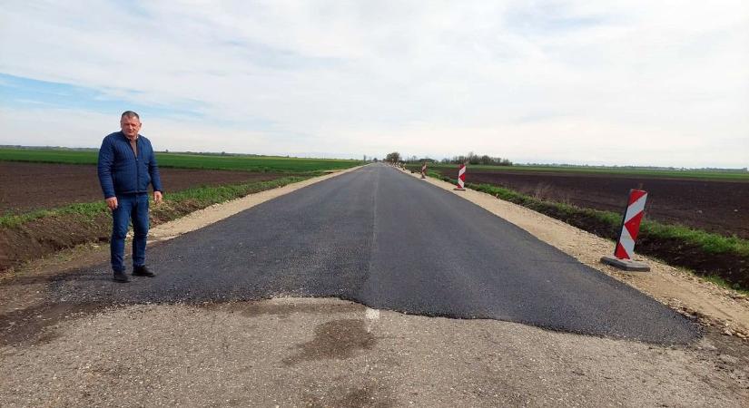 Bár feloldották már az útzárat Abonynál, a polgármester szerint van még teendő