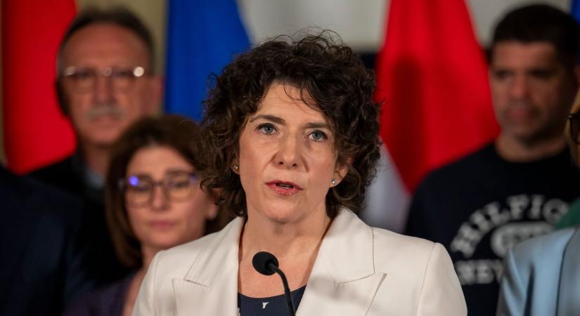 Ami a megélhetési ellenzéket illeti, hogy stílusos legyek: „Abszolút filmszínház”